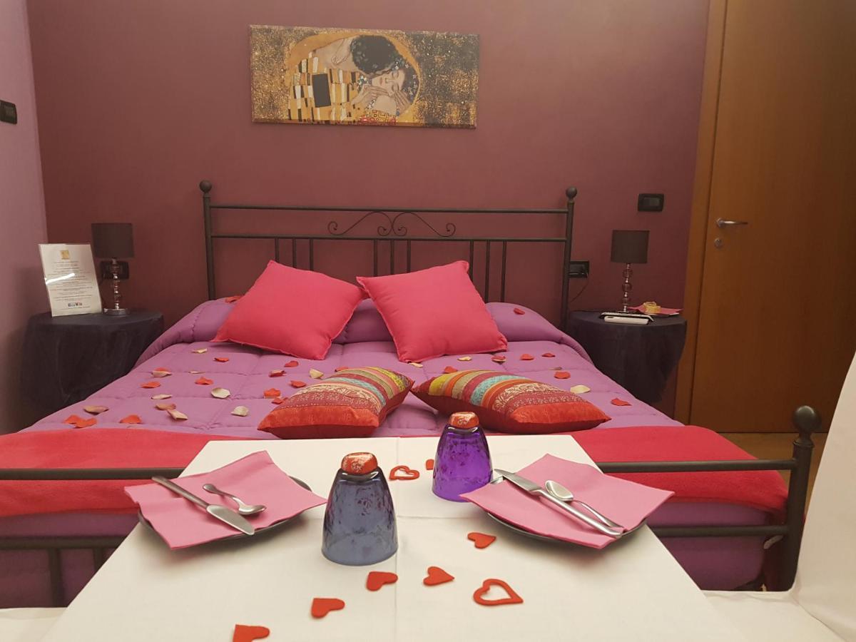 Ghiro Ghiotto Bed & Breakfast Pietra Ligure Dış mekan fotoğraf