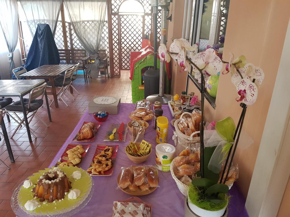 Ghiro Ghiotto Bed & Breakfast Pietra Ligure Dış mekan fotoğraf