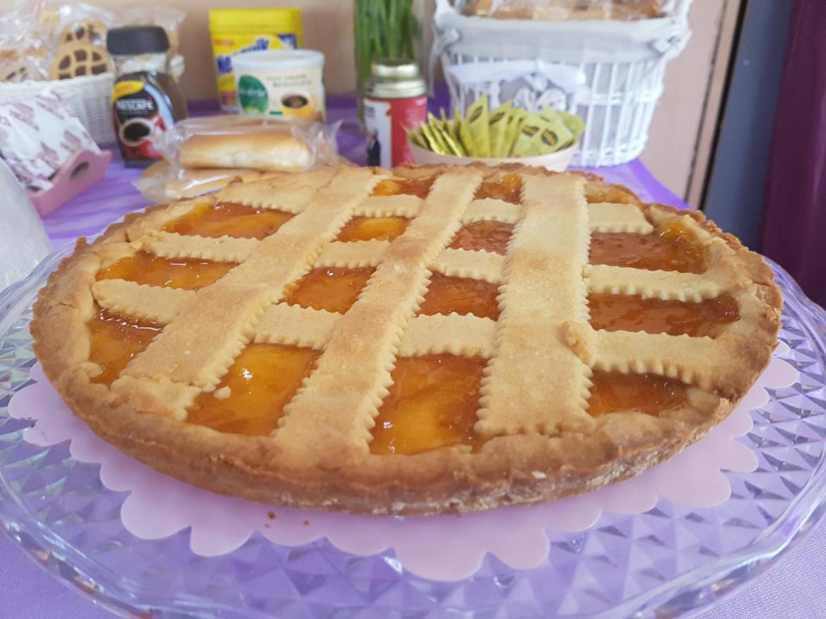 Ghiro Ghiotto Bed & Breakfast Pietra Ligure Dış mekan fotoğraf