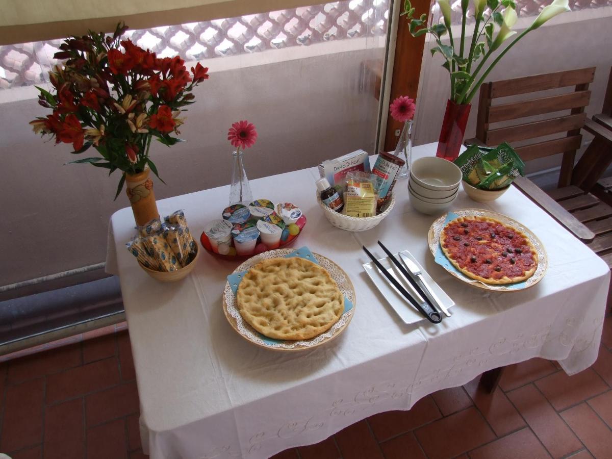 Ghiro Ghiotto Bed & Breakfast Pietra Ligure Dış mekan fotoğraf