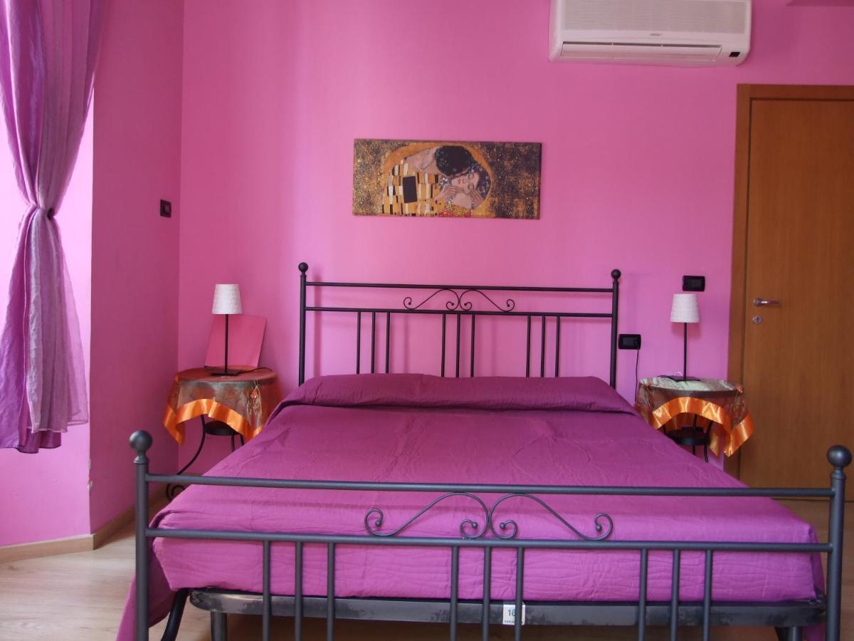 Ghiro Ghiotto Bed & Breakfast Pietra Ligure Dış mekan fotoğraf
