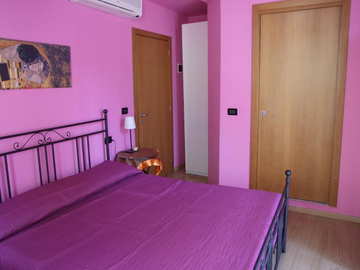 Ghiro Ghiotto Bed & Breakfast Pietra Ligure Dış mekan fotoğraf