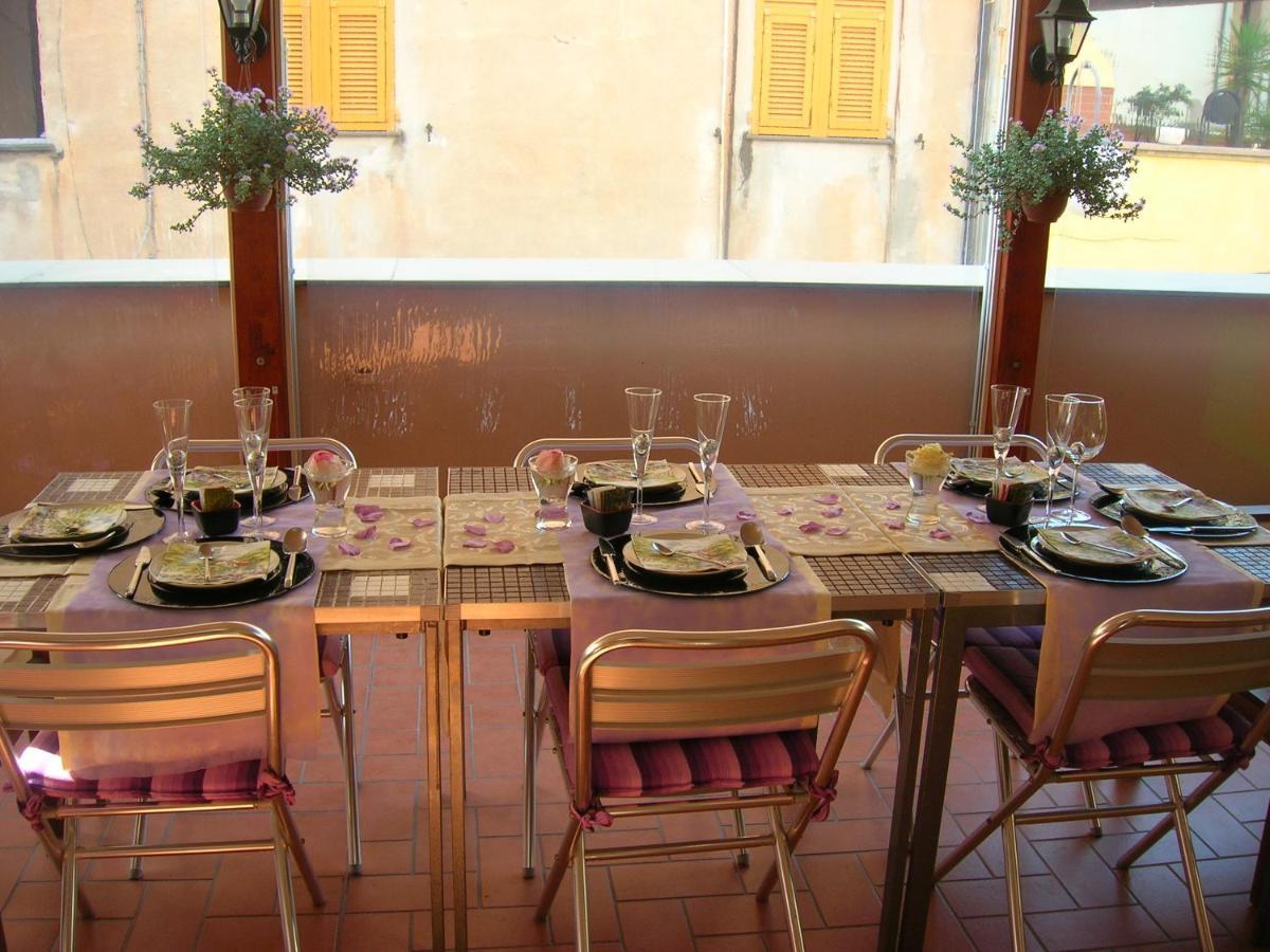 Ghiro Ghiotto Bed & Breakfast Pietra Ligure Dış mekan fotoğraf