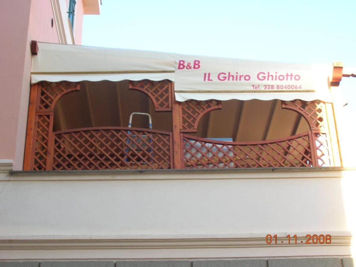 Ghiro Ghiotto Bed & Breakfast Pietra Ligure Dış mekan fotoğraf