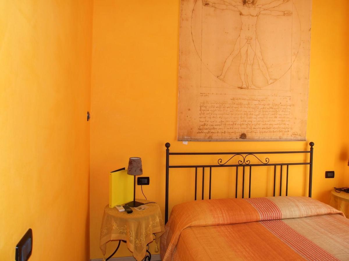Ghiro Ghiotto Bed & Breakfast Pietra Ligure Dış mekan fotoğraf