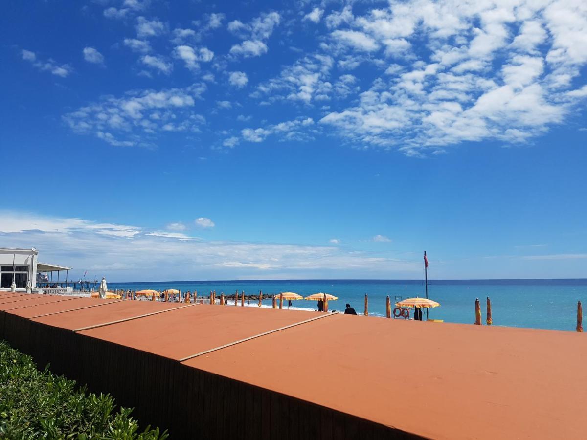 Ghiro Ghiotto Bed & Breakfast Pietra Ligure Dış mekan fotoğraf