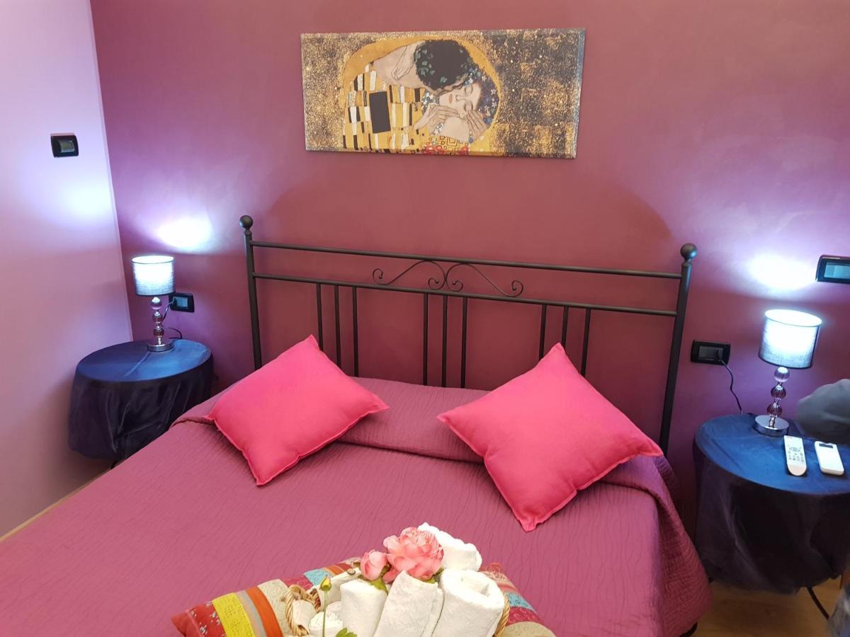 Ghiro Ghiotto Bed & Breakfast Pietra Ligure Dış mekan fotoğraf