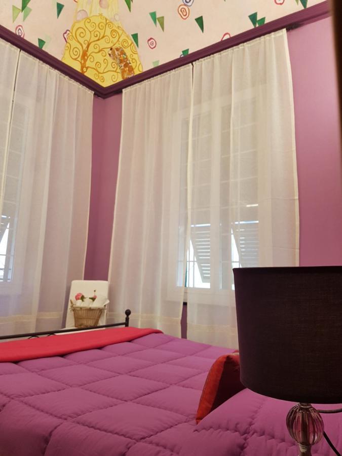 Ghiro Ghiotto Bed & Breakfast Pietra Ligure Dış mekan fotoğraf