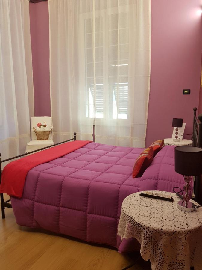 Ghiro Ghiotto Bed & Breakfast Pietra Ligure Dış mekan fotoğraf