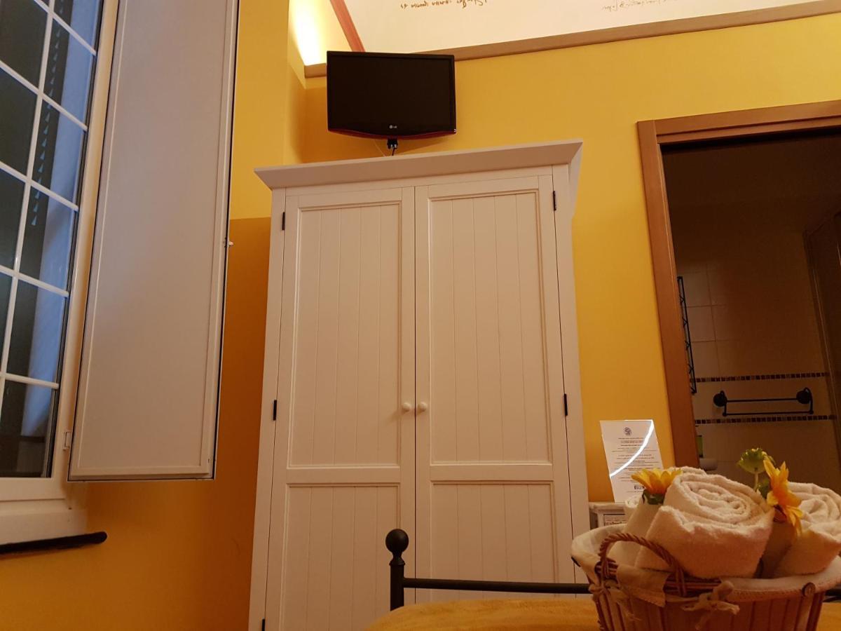 Ghiro Ghiotto Bed & Breakfast Pietra Ligure Dış mekan fotoğraf